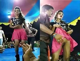 Indian college girl flaunts her vagina on the dance floor