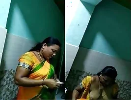 Steamy video of Randi Bhabhi, the hot aunt who gives good blow job
