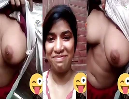 Amateur video of a girl from Karachi showing her boobs during a video call.