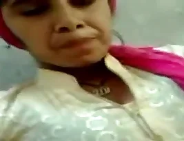 Solo pleasure of an Indian housewife (Desi bhabi)