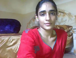 Pretty Pakistani woman has sex with her boss in his car