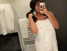 Half-naked solo bathroom scene from an NRI girl