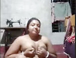 Full nude indian bhabi reveals her body