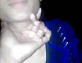 Married bhabi exposing her breasts to her love interest