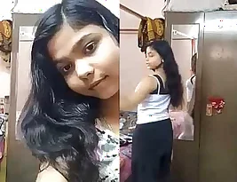 Steamy selfie of hot Indian girl with tempting curves and juicy ass.