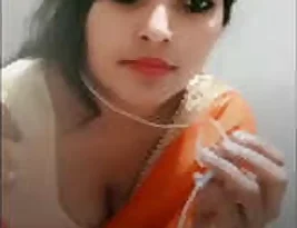 A flirtatious Indian married woman (bhabi) on Facebook Live.