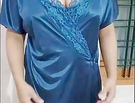 Desi aunt rupa show her tits pussy