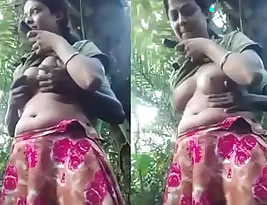 Young Indian woman s solo play