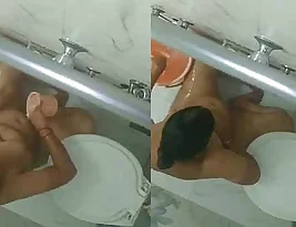 Spy cam catches Indian bhabhi naked while taking a bath
