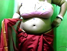 An aunt wears a sari which exposes her big cleavage and belly button