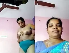 Former college teacher in India in a naughty saree bucks up.