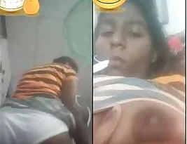 A video call with a hot Sri Lankan woman who exposes her body.