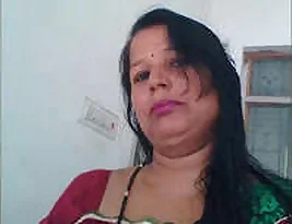 More leaked videos of the hot desi bhabhi in action.