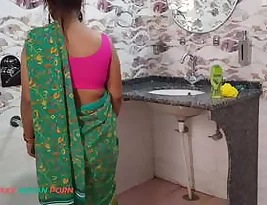 Best homemade xxx video of an Indian woman wearing a green sari.