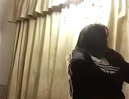 Lady Kashmir Pattuuii shows her pregnant belly and strips naked while she masturbates.